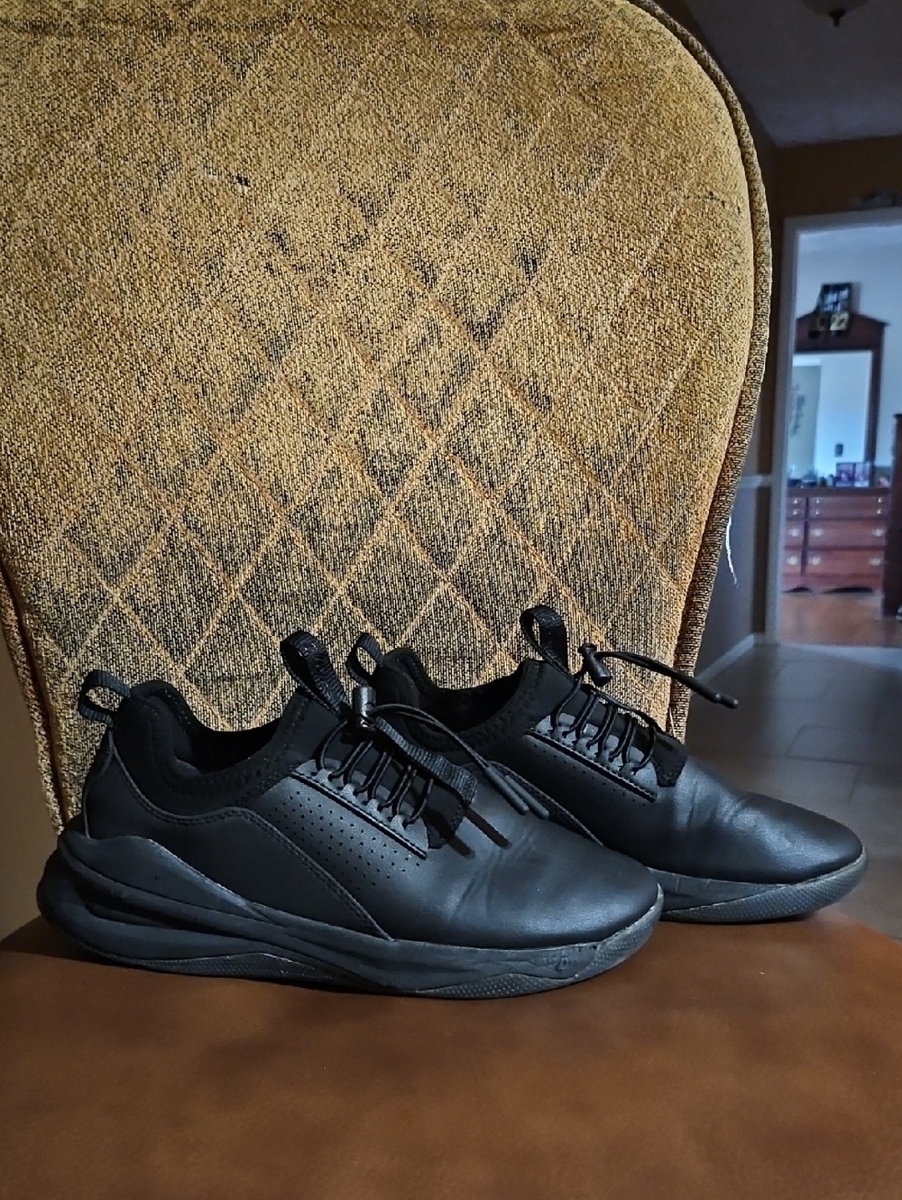 Clove Core Classic All Black Nursing Sneakers Shoes